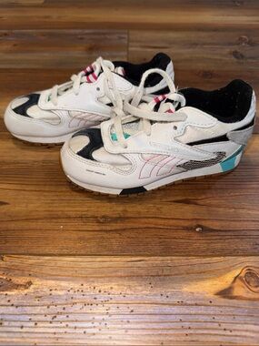 Reebok Alter the Icons Concept Sample 004 Sneakers – Kids’ Size 10